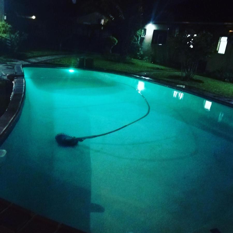 Birdville Bnb Guest House ハボローネ エクステリア 写真
