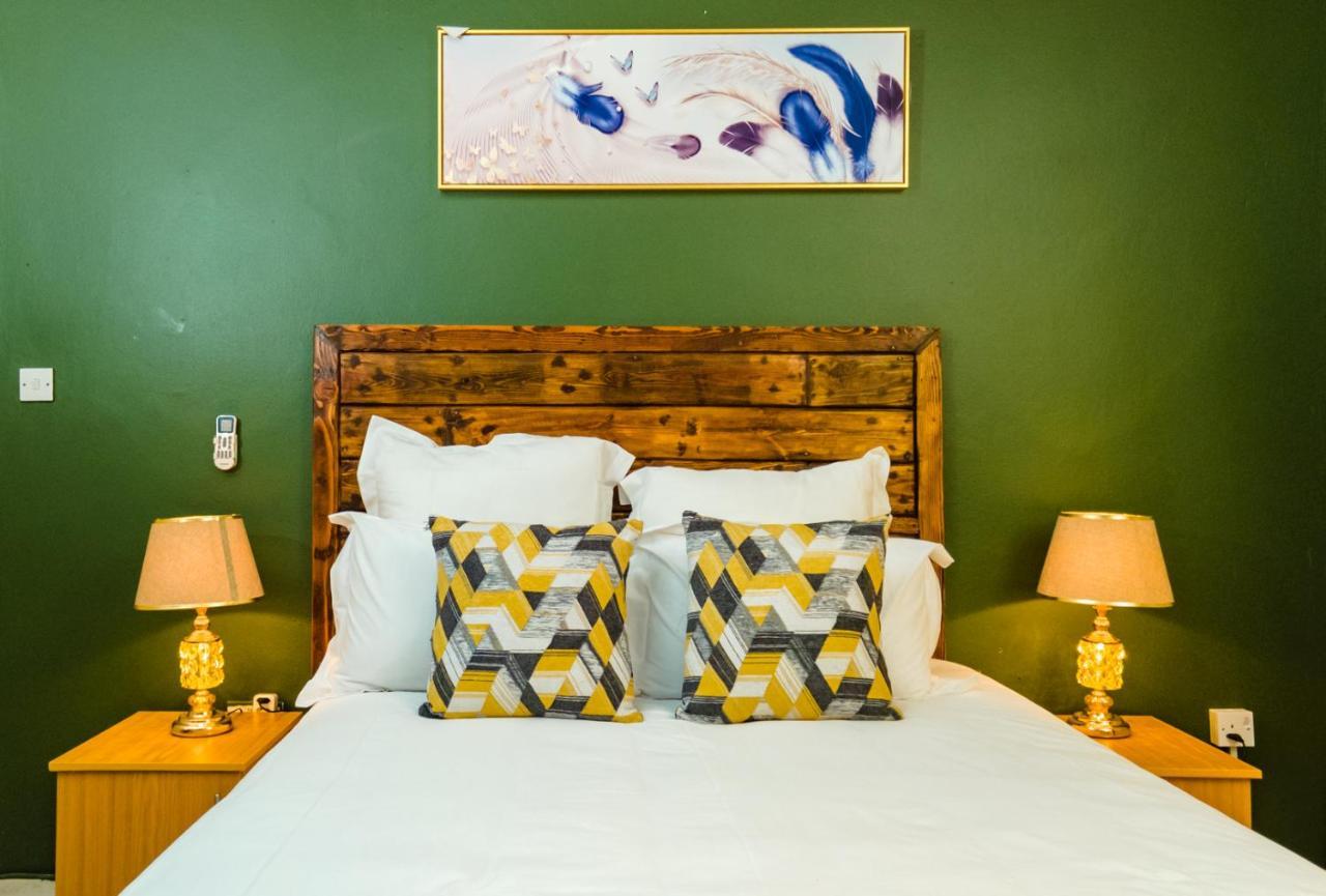 Birdville Bnb Guest House ハボローネ エクステリア 写真