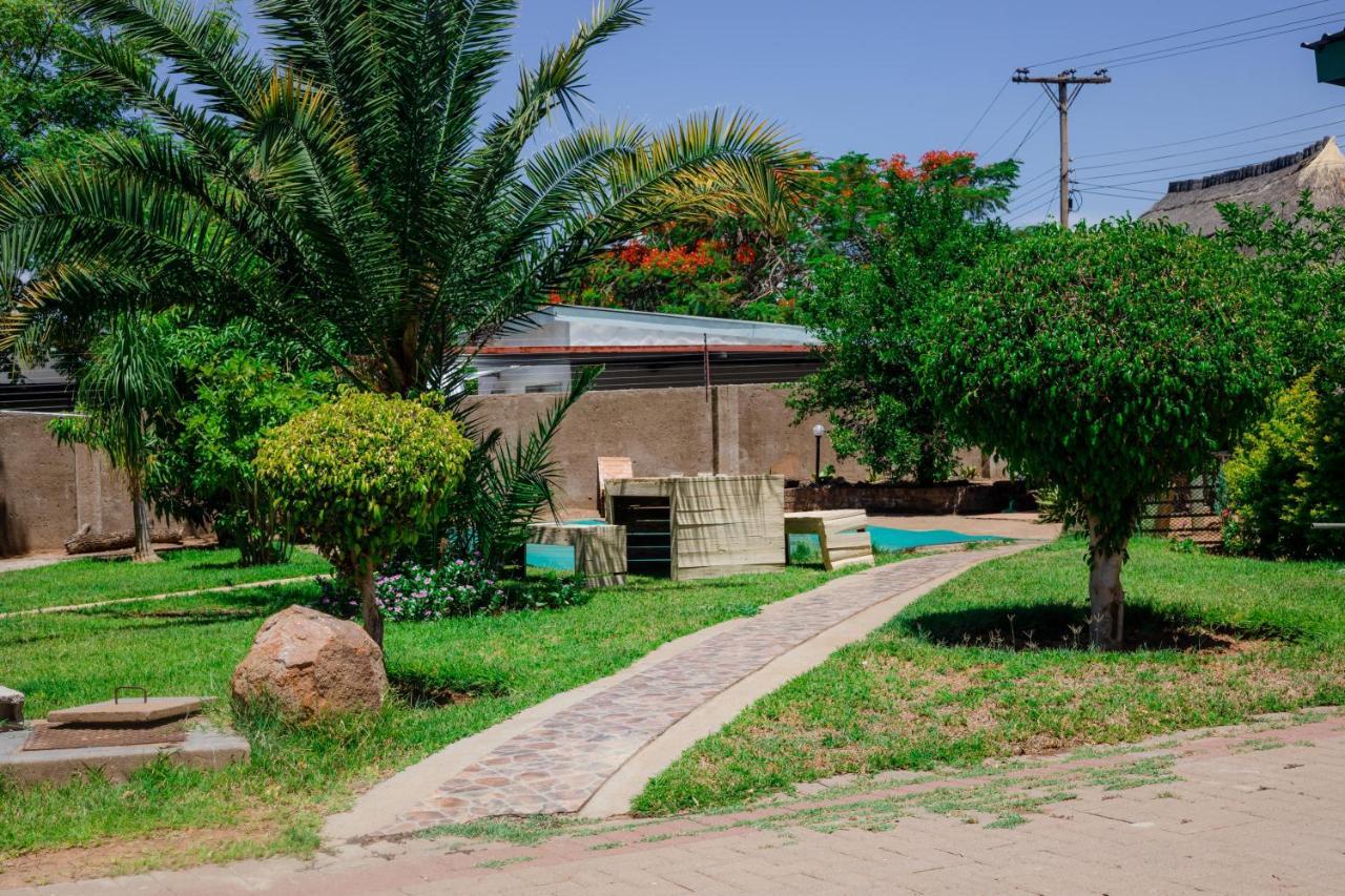 Birdville Bnb Guest House ハボローネ エクステリア 写真