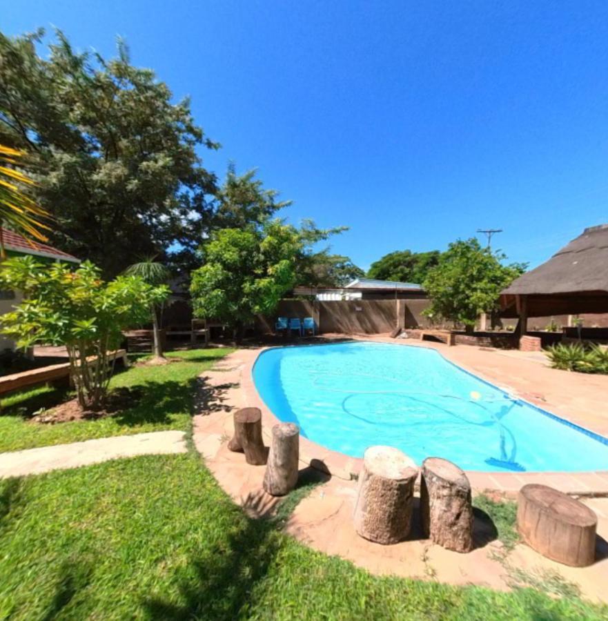 Birdville Bnb Guest House ハボローネ エクステリア 写真