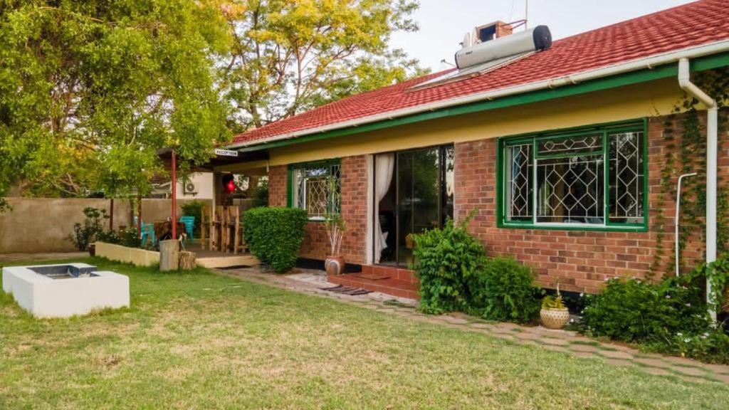 Birdville Bnb Guest House ハボローネ エクステリア 写真