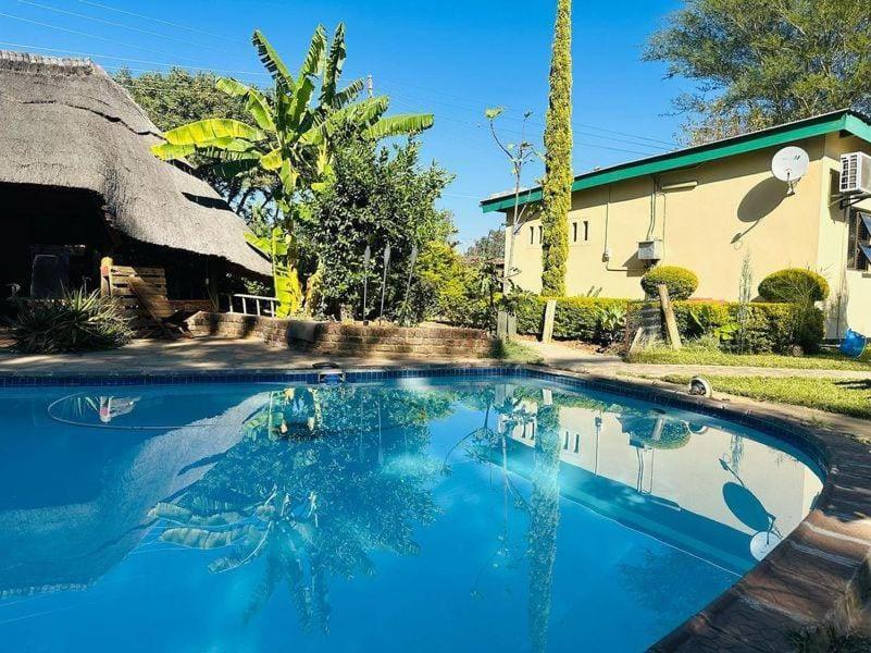 Birdville Bnb Guest House ハボローネ エクステリア 写真