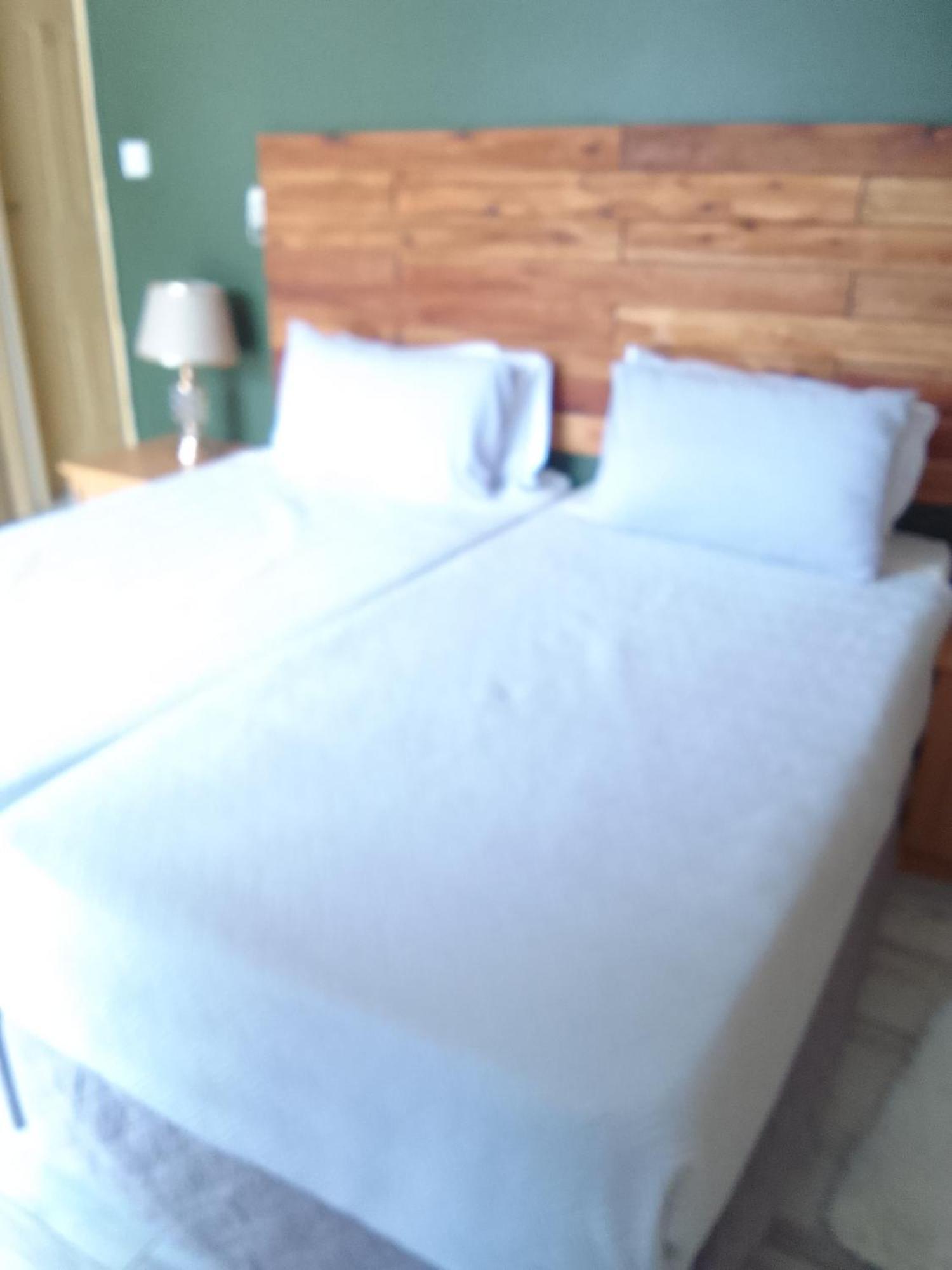 Birdville Bnb Guest House ハボローネ エクステリア 写真