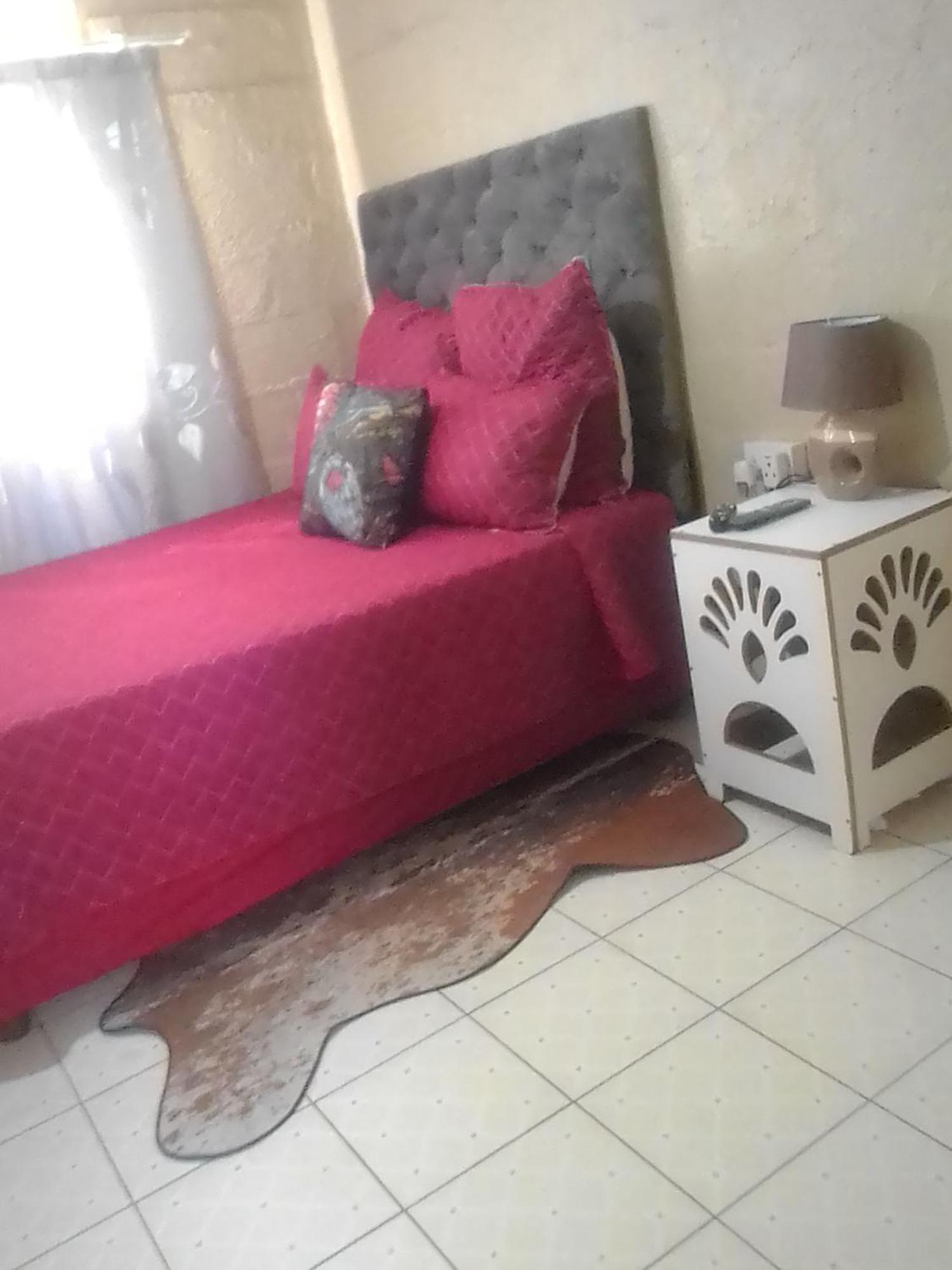 Birdville Bnb Guest House ハボローネ エクステリア 写真