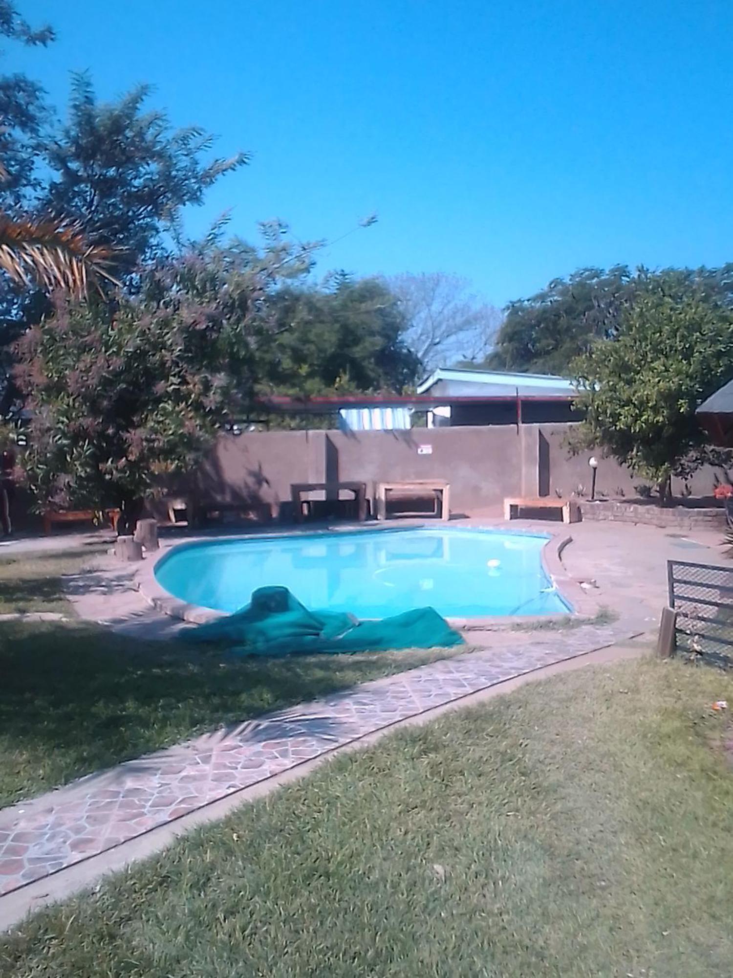 Birdville Bnb Guest House ハボローネ エクステリア 写真