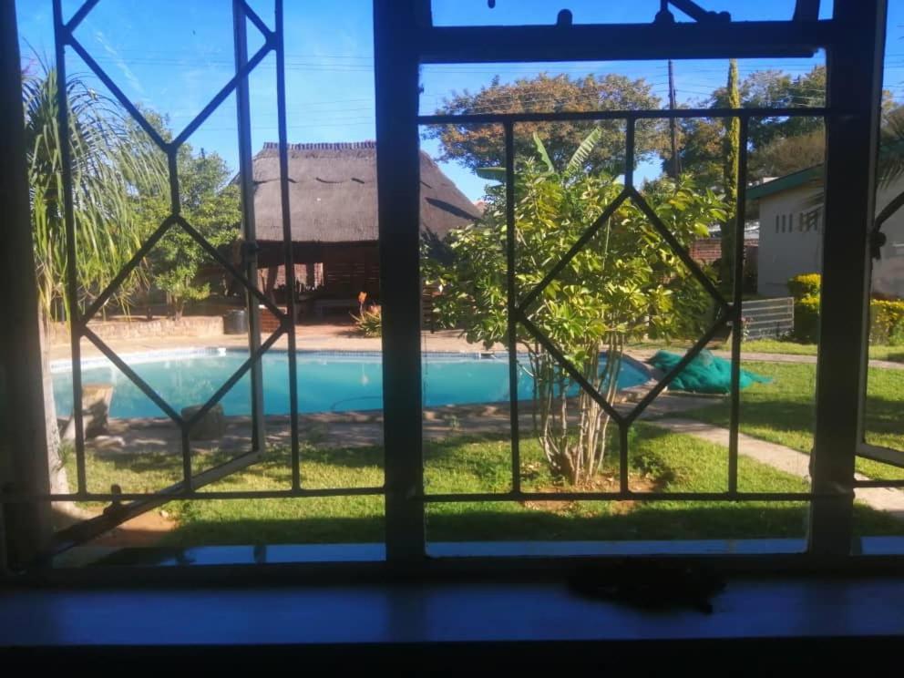 Birdville Bnb Guest House ハボローネ エクステリア 写真
