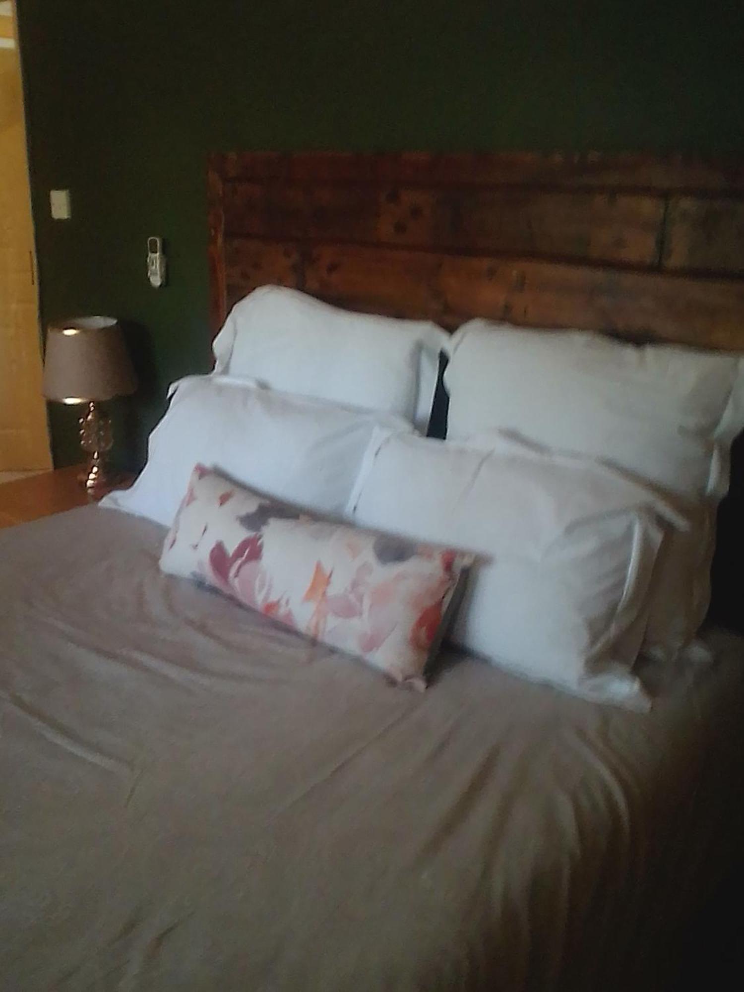 Birdville Bnb Guest House ハボローネ エクステリア 写真