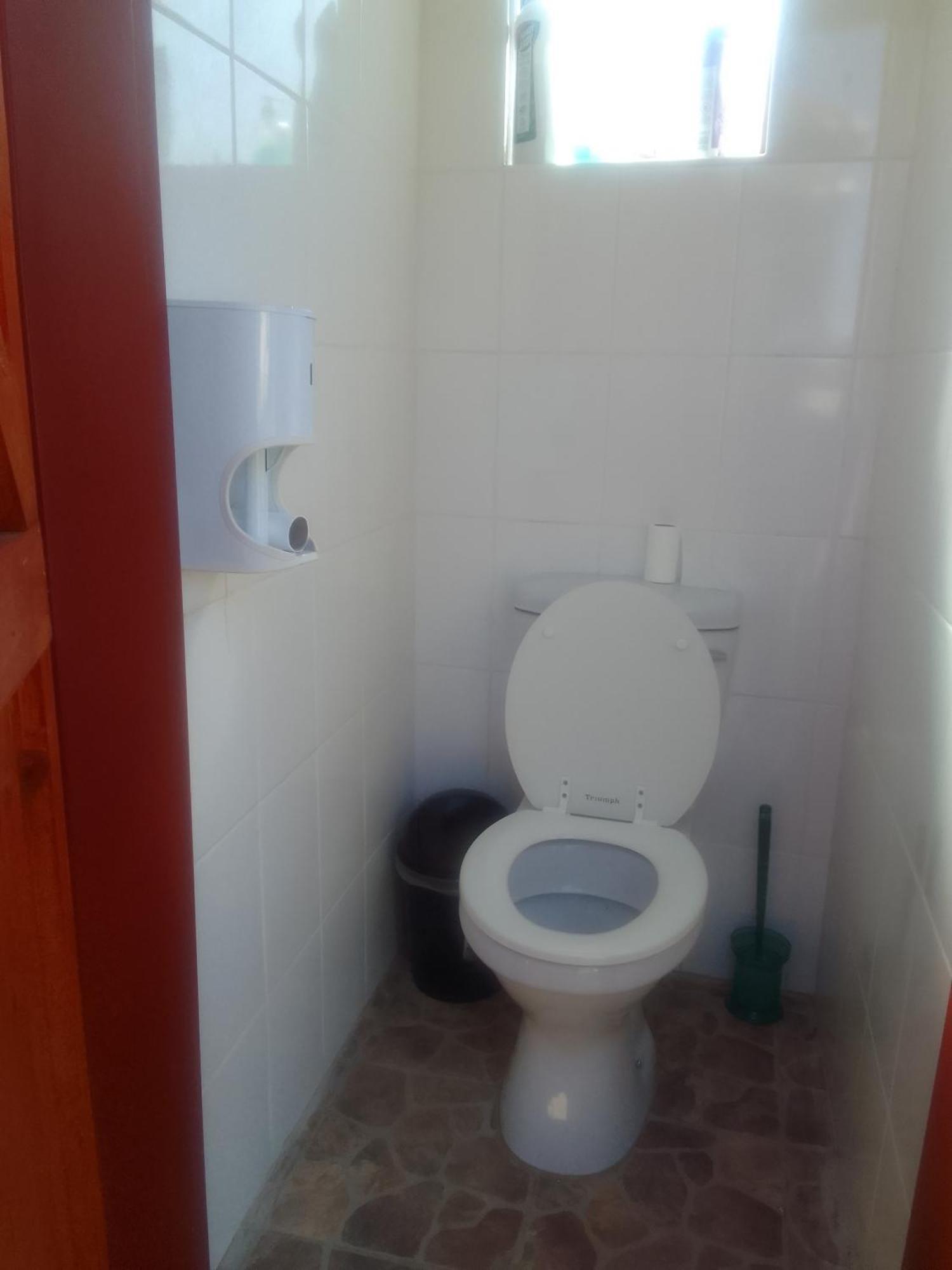 Birdville Bnb Guest House ハボローネ エクステリア 写真
