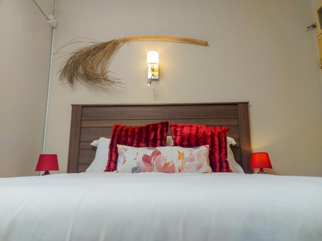 Birdville Bnb Guest House ハボローネ エクステリア 写真